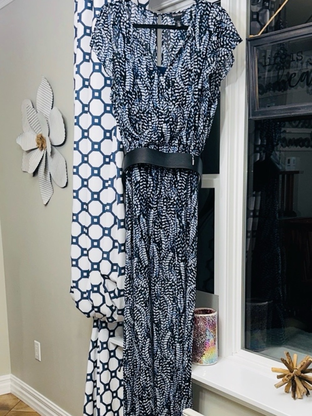 SZ L ⭐️Like New White House Black Market Blue Feather Print Maxi. PTP to 22”